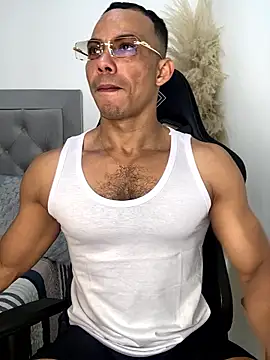 Snapshot of jony_Oconnor chatting on January 8, 12:18 pm jony Oconnor online show from January 8, 12:18 pm