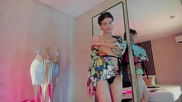 Val Guerra online show from November 12, 3:51 am