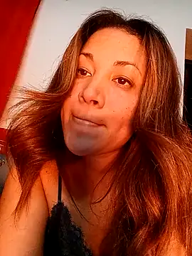 dulcessecretos online show from December 4, 11:35 pm