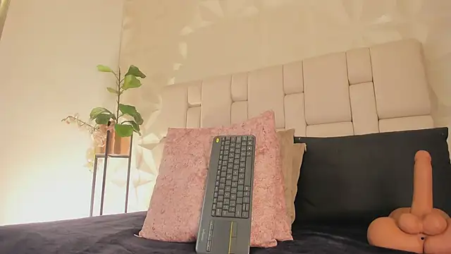 EmilyAllen 1 online show from February 14, 11:23 pm