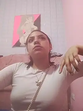 Victoria Alvarez online show from November 19, 1:05 am