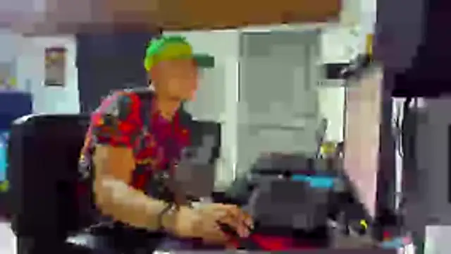 Snapshot of Malek_Ivonny chatting on November 6, 11:37 pm Malek Ivonny online show from November 6, 11:37 pm