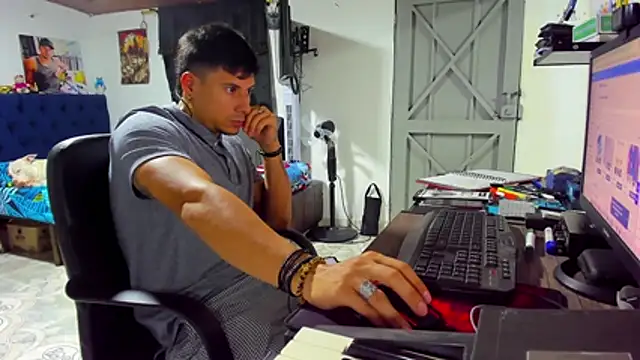 Snapshot of Malek_Ivonny chatting on November 11, 2:44 am Malek Ivonny online show from November 11, 2:44 am