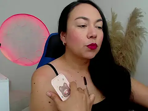 Yadis hot online show from November 10, 9:25 pm