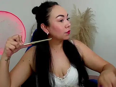 Yadis hot online show from November 14, 9:24 pm