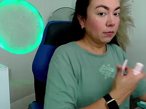 Yadis hot online show from December 15, 10:14 pm