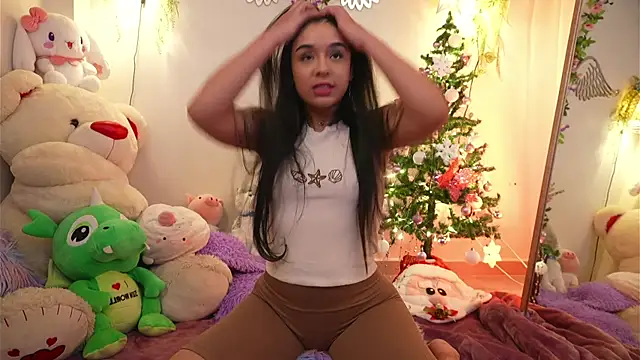 ISA NIXON online show from December 4, 9:45 pm