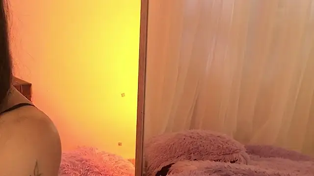 ISA NIXON online show from April 17, 9:07 pm