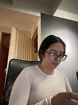 Snapshot of Kloe_Novoa chatting on February 11, 1:27 pm Kloe Novoa online show from February 11, 1:27 pm