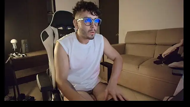 Snapshot of lionandreough chatting on October 25, 12:07 am lionandreough online show from October 25, 12:07 am