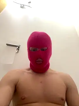 Snapshot of grossebite12335 chatting on December 21, 12:29 am grossebite12335 online show from December 21, 12:29 am