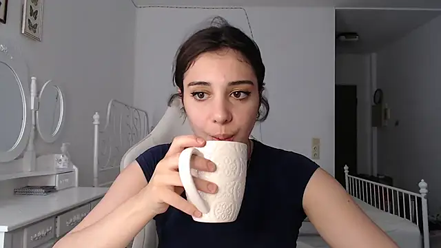 Snapshot of bellefleurrr chatting on June 24, 1:54 pm bellefleurrr online show from June 24, 1:54 pm