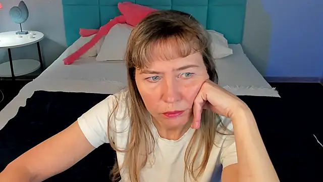 Carla Vogue online show from November 8, 3:07 am