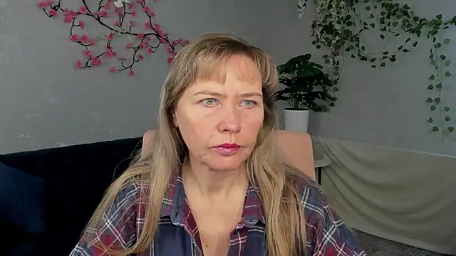 Carla Vogue online show from November 19, 2:44 am