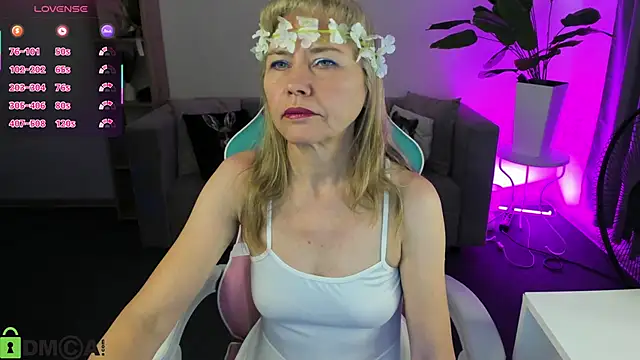 Carla Vogue online show from February 23, 10:56 am