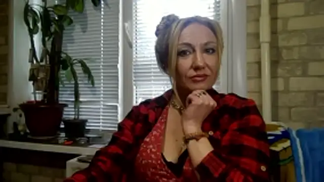 Snapshot of LilaniLoverx chatting on November 4, 11:42 am LilaniLoverx online show from November 4, 11:42 am