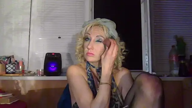 Snapshot of LilaniLoverx chatting on May 10, 8:36 pm LilaniLoverx online show from May 10, 8:36 pm