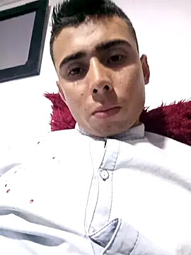 Snapshot of robinhd1234 chatting on December 14, 5:18 pm robinhd1234 online show from December 14, 5:18 pm