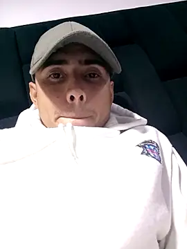 Snapshot of robinhd1234 chatting on December 20, 12:07 am robinhd1234 online show from December 20, 12:07 am