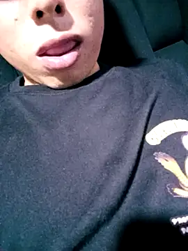 Snapshot of robinhd1234 chatting on December 20, 11:12 pm robinhd1234 online show from December 20, 11:12 pm