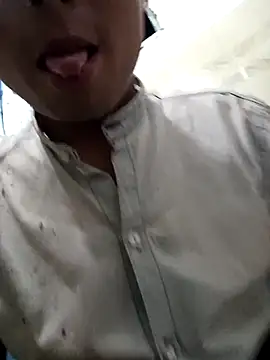 Snapshot of robinhd1234 chatting on December 22, 12:29 am robinhd1234 online show from December 22, 12:29 am