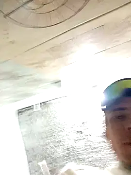 Snapshot of robinhd1234 chatting on January 6, 11:18 pm robinhd1234 online show from January 6, 11:18 pm