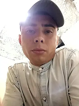 Snapshot of robinhd1234 chatting on January 17, 12:59 am robinhd1234 online show from January 17, 12:59 am