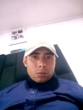 Snapshot of robinhd1234 chatting on February 4, 12:38 am robinhd1234 online show from February 4, 12:38 am