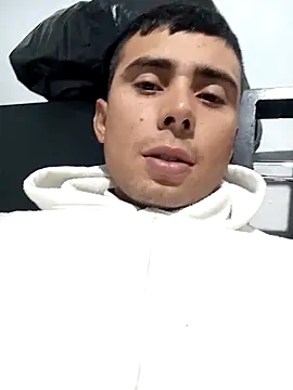 Snapshot of robinhd1234 chatting on April 15, 11:27 pm robinhd1234 online show from April 15, 11:27 pm