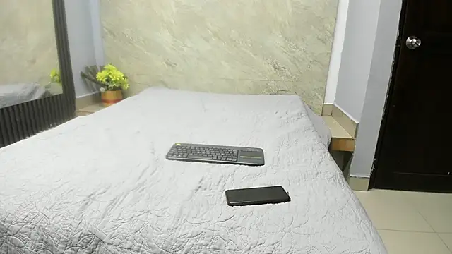 Sarahh-19 online show from November 27, 11:45 am