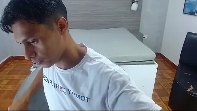 wiltom  online show from November 6, 3:18 am