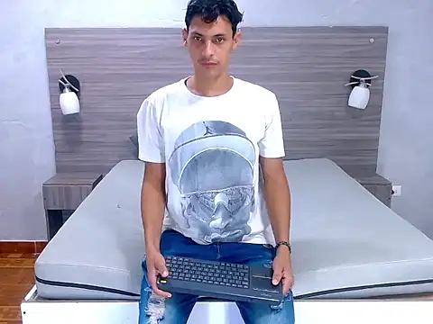 wiltom  online show from November 15, 3:26 am