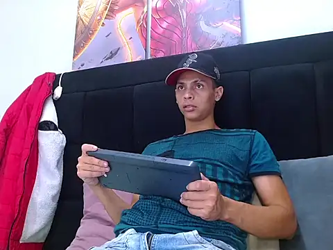 wiltom  online show from December 15, 7:51 pm