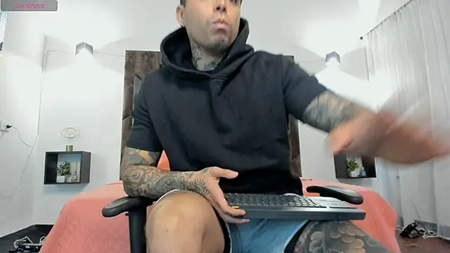 MATEO DILUCA online show from November 16, 5:51 pm