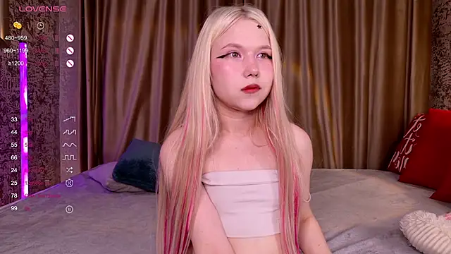 VivieSunn online show from April 1, 3:20 pm