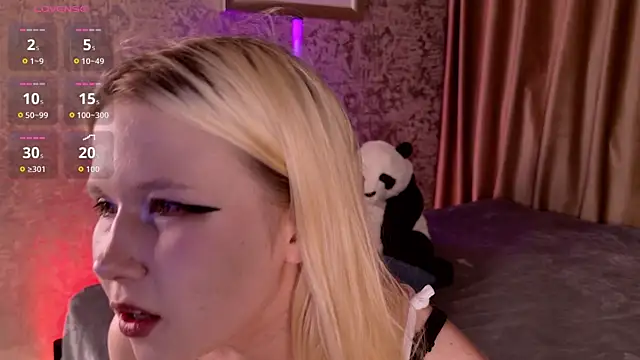 Snapshot of VivieSunn chatting on June 21, 3:47 pm VivieSunn online show from June 21, 3:47 pm