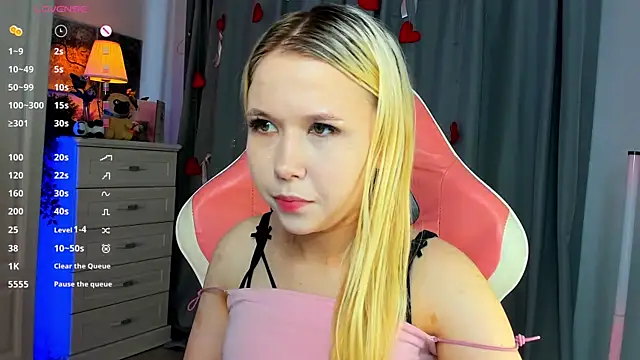 Snapshot of VivieSunn chatting on June 28, 9:37 am VivieSunn online show from June 28, 9:37 am