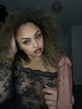 Snapshot of CaramelCarmenxox chatting on June 12, 9:25 pm CaramelCarmenxox online show from June 12, 9:25 pm