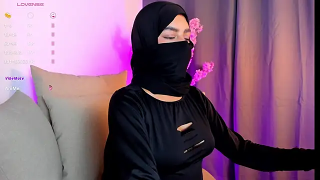 Snapshot of shaima__ chatting on December 13, 10:15 pm shaima online show from December 13, 10:15 pm