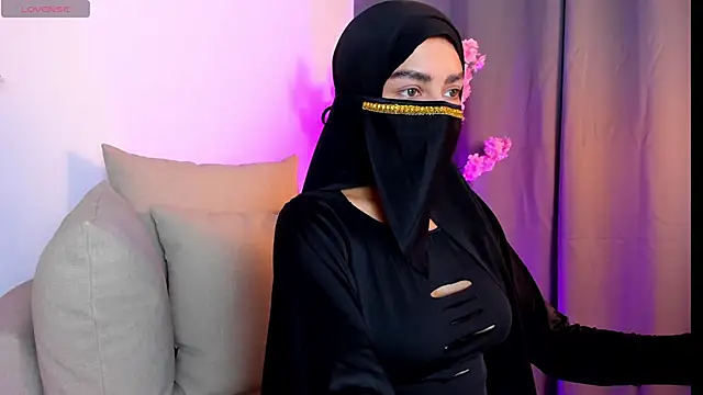 Snapshot of shaima__ chatting on December 15, 8:46 pm shaima online show from December 15, 8:46 pm