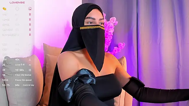 Snapshot of shaima__ chatting on December 18, 9:32 pm shaima online show from December 18, 9:32 pm