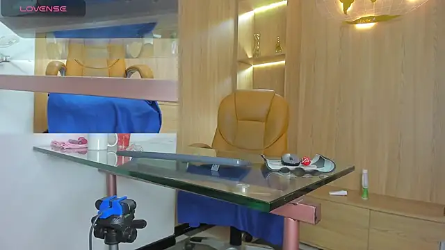 laliItaclark online show from November 15, 11:51 am