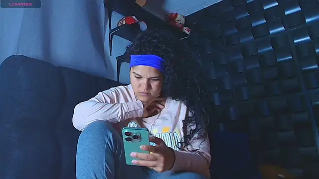 Snapshot of Kesha_rosse_ chatting on January 9, 9:45 am Kesha rosse online show from January 9, 9:45 am