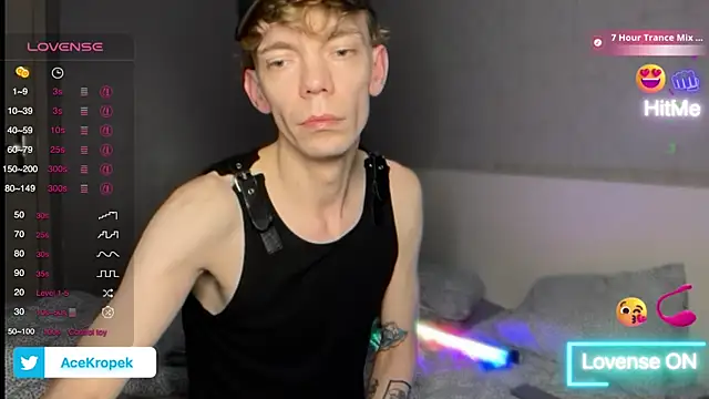 BrunoTwinkXXL online show from February 22, 11:58 pm