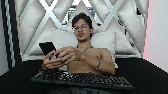 BrayanOconer08 online show from November 16, 5:35 am