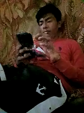 GuzzMiranda18 online show from December 17, 2:17 am