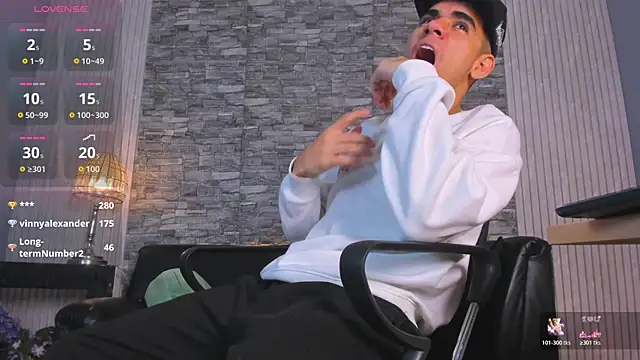 zack joness18 online show from November 9, 3:49 am