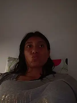 YeseniaRodriguez3 online show from January 8, 10:23 pm