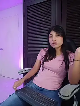 YeseniaRodriguez3 online show from April 13, 12:32 pm