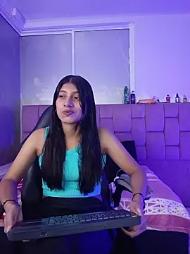 YeseniaRodriguez3 online show from May 30, 12:46 pm